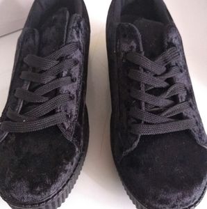 Ladies Velvet Sneakers.